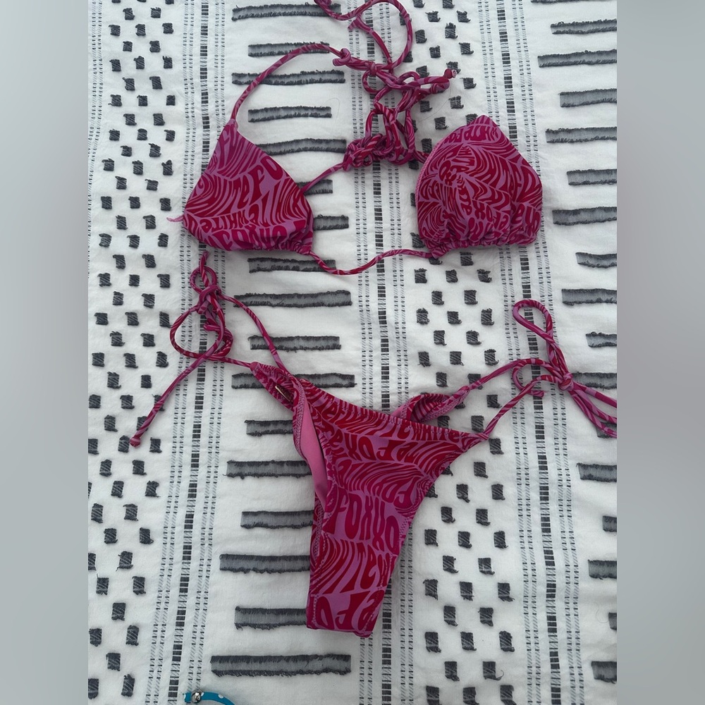 White Fox Boutique Pink Triangle Bikini👙🫶🌊